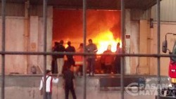 Gudang Karet di KBN Marunda Terbakar, 17 Damkar Diterjunkan