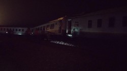 Kereta Tabrak Kereta di Cirebon, 3 Gerbong Keluar Rel