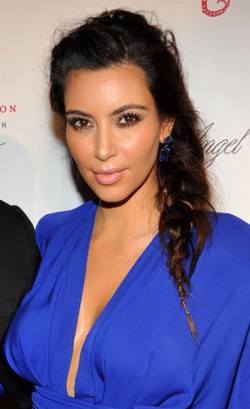 Tips Menata Rambut Sesuai Bentuk Wajah dari Hair Stylist Kim Kardashian