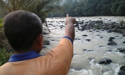 Ngaliwet Bersama Teman-temannya, Sopian Terseret Air Sungai Citatih