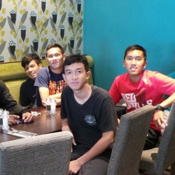 Curhat Sebelum Berlatih bersama Setan Merah