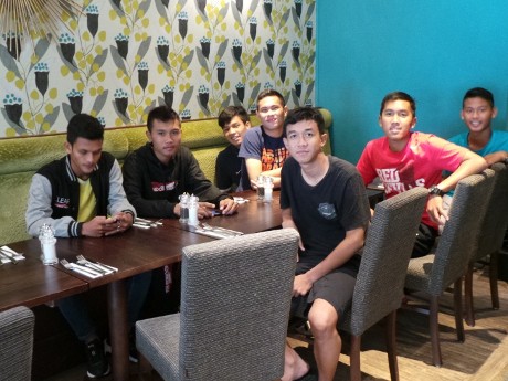 Curhat Sebelum Berlatih bersama Setan Merah