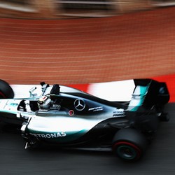 Hamilton Kuasai Pole Lagi