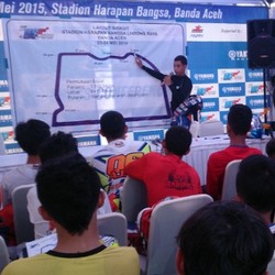 Florianus Roy Berbagi Ilmu kepada Para Pebalap Pemula