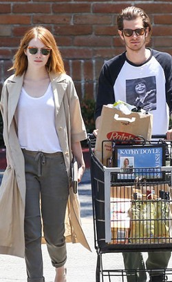 Sempat Putus, Emma Stone dan Andrew Garfield Kepergok Jalan Berdua Lagi