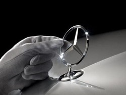 Tak Ingin Kalah dari BMW dan Audi, Daimler Bikin Charger Tanpa Kabel