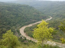 Begini Indahnya Sungai Oya dari Kebun Buah Mangunan, Bantul