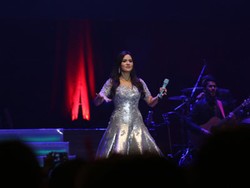 Raisa Sajikan Dokumentasi Masa Kecil dan Karier di Konser Tunggal