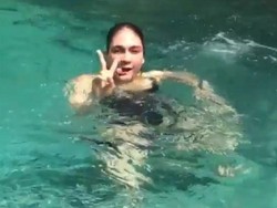 Byur.. Luna Maya Unggah Video Berenang