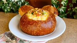 Lucu dan Lezat! Sajian Khusus untuk Rayakan Ultah Disneyland ke-60! (2)