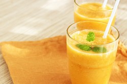 Smoothies Green Tea dan Pinebanana yang Enak dari Yogurt