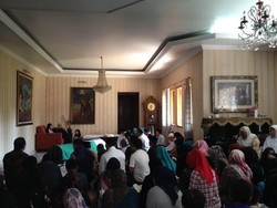 Siang Ini Istri Yudi Latif Dibawa ke Tasikmalaya untuk Dimakamkan