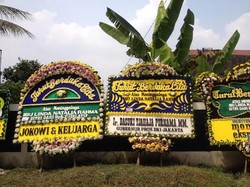 Karangan Bunga Jokowi dan Ahok untuk Istri Yudi Lutif