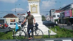 Pria Inggris Bersepeda dari Kutub ke Paris Kampanyekan Bahaya Emisi