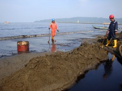 Lokasi Kebocoran Minyak Berada Sekitar 16 Mil Laut dari Cilacap