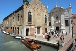 Ini Sosok Seniman Pembuat Instalasi Gereja Jadi Masjid