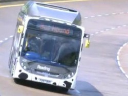 Bus Berbahan Bakar Kotoran Sapi Ini Pecahkan Rekor Kecepatan