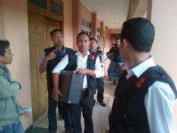 Geledah Kantor Dinas Pendidikan Demak, Polisi Amankan Berkas dan Komputer