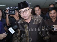 Hakim Tolak Eksepsi Eks Sekjen ESDM Waryono Karno