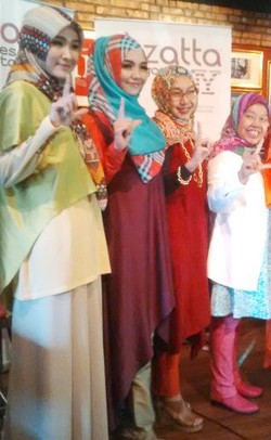 Elzatta Hijab Akan Pamerkan Busana Muslim di New York