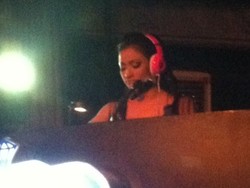 Cerita Amel Alvi yang Sempat Dihadahi Batu Akik Usai Nge-DJ