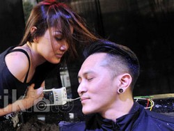 Lolos Usai 50 Jam Dikubur, Demian Dibawa ke Rumah Sakit