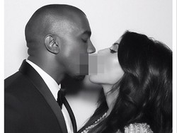Rayakan Setahun Nikah, Kim Kardashian Unggah Foto Intim dengan Kanye West