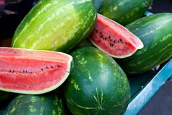 Mau Beli Semangka dan Nanas? Cek Tingkat Kemasakannya dengan Cara Ini (2)