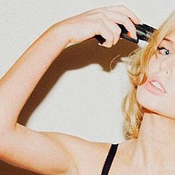 Tragis! Selfie Pakai Pistol, Wanita Ini Malah Tembak Kepala Sendiri