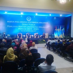 Perang Visi di Debat Calon Rektor Unair, dari Kampus Kaffah hingga Holding