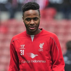 Sterling Cuma Jadi Penonton Lawan Stoke, Juga Dicibir Fans Saat Pemanasan