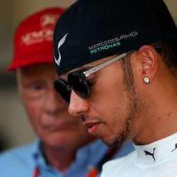 Lauda Minta Maaf ke Hamilton atas Hilangnya Peluang Menang