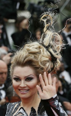 Foto: Rambut Unik Aktris Rusia, Seperti Whipped Cream Hingga Sarang Burung