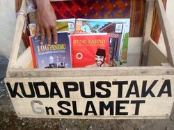 Anak-anak Minta Buku Bung Karno Hingga Beternak Lele ke Kuda Pustaka