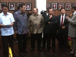 Candaan Soal Islah Golkar di Sidang Doktor Fayakhun