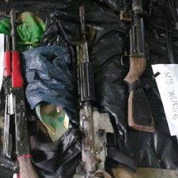 TNI Baku Tembak dengan Kelompok Bersenjata di Aceh, 3 Senpi Diamankan