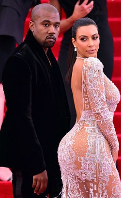 Kim Kardashian Nangis Saat Lemarinya Di-makeover Kanye West Pertamakali