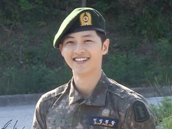 Penyemangat Song Joong Ki di Militer: Lee Kwang Soo dan Running Man