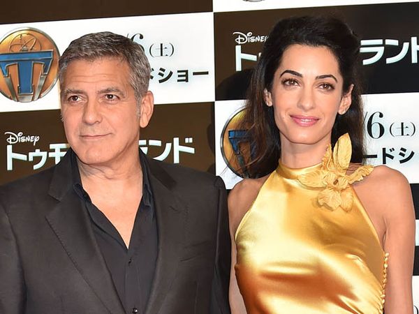 Gorgeous in Gold! Istri George Clooney Jadi Sorotan di Jepang