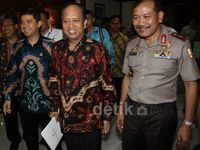 Menristek Dikti Serahkan Berkas Ijazah Palsu ke Kapolri