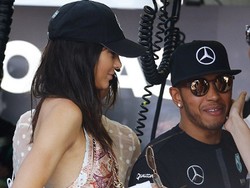 Kendall Jenner Dikabarkan Dekati Lewis Hamilton