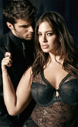 Model Plus Size Ini Rilis Koleksi Lingerie Terinspirasi 50 Shades of Grey