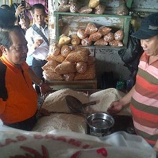 Wali Kota Mojokerto Pastikan Kotanya Bebas Beras Plastik