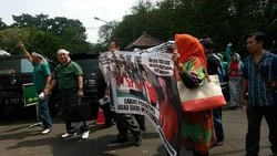 Korban Penipuan Koperasi Cipaganti Unjukrasa di PN Bandung