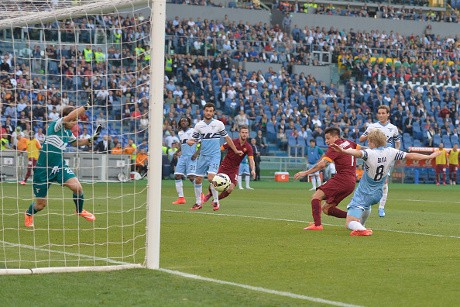Taklukkan Lazio 2-1, Roma Pastikan Finis Runner-up