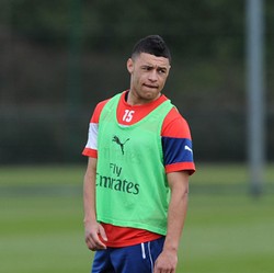 Oxlade-Chamberlain: Karena Pertahankan Trofi Lebih Menantang