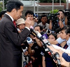 Jokowi Dengarkan Keluhan Perangkat Desa Soal Tanah Bengkok