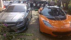 Polisi Amankan Mobil Mewah Lotus dan Mercy CLA 200 karena Diduga Bodong