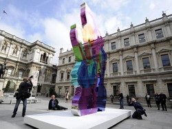 Patung Raksasa Jeff Koons Terjual Rp 173 M di Cannes