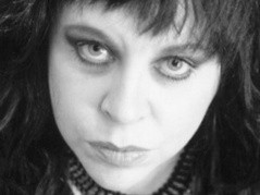 Penulis Horor Tanith Lee Meninggal di Usia 67 Tahun